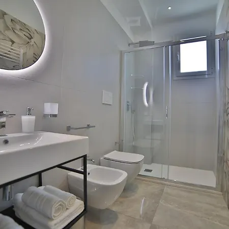 Calaluna Guest house *