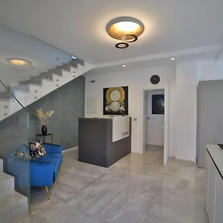 Calaluna Guest house